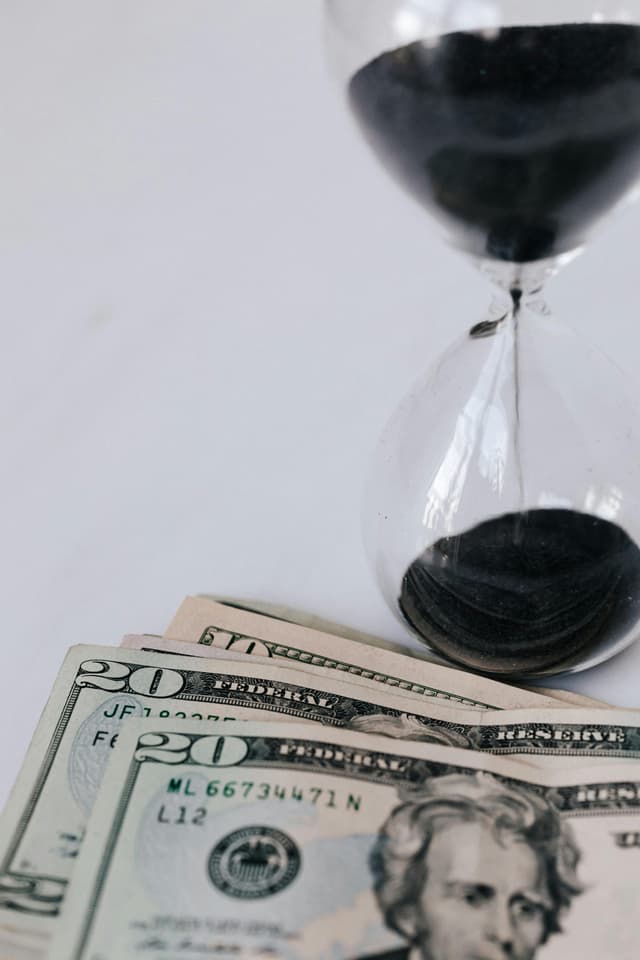 Dobânda compusă explicată: cum îți crești economiile în timp