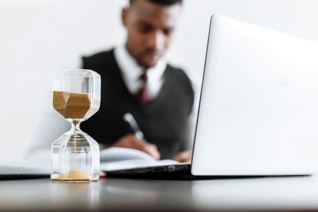 Contractele part-time în 2024: se elimină suprataxarea contribuțiilor?