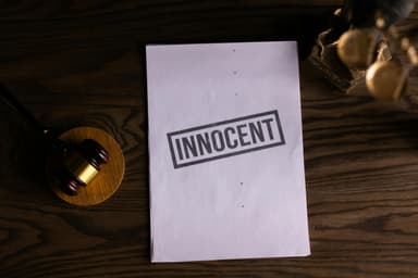 Garanții procesuale: dreptul la avocat și prezumția de nevinovăție explicate
