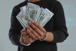 Amenzi ANAF pentru neînscrierea la SAF‑T – ce riscuri există