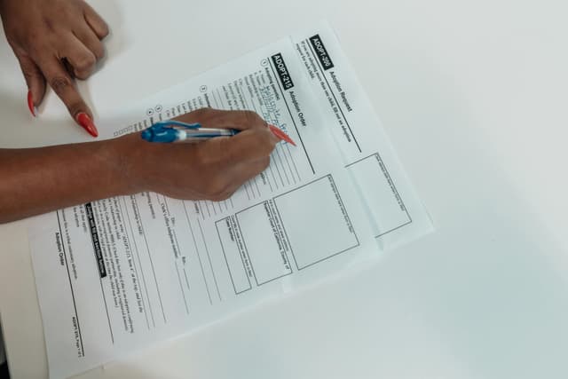 Procedura de contestație administrativă: de la e‑solicitație la judecată